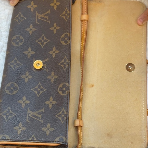 Louis Vuitton Pochette Twin GM crossbody bag. - Picture 6 of 11